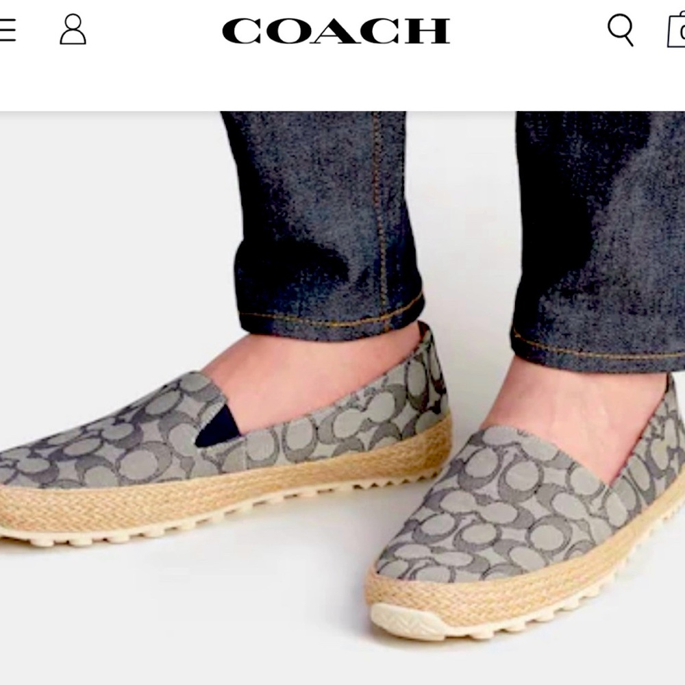 New 9.5 D Signature jacquard upper
Man-made leather lining, leather footbed